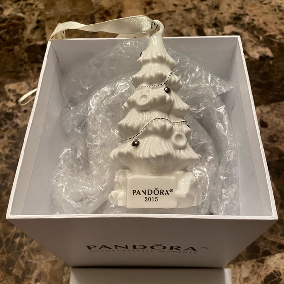 RARE AUTHENTIC PANDORA CHRISTMAS TREE ORNAMENT RARE AUTHENTIC PANDORA CHRISTMAS TREE ORNAMENT